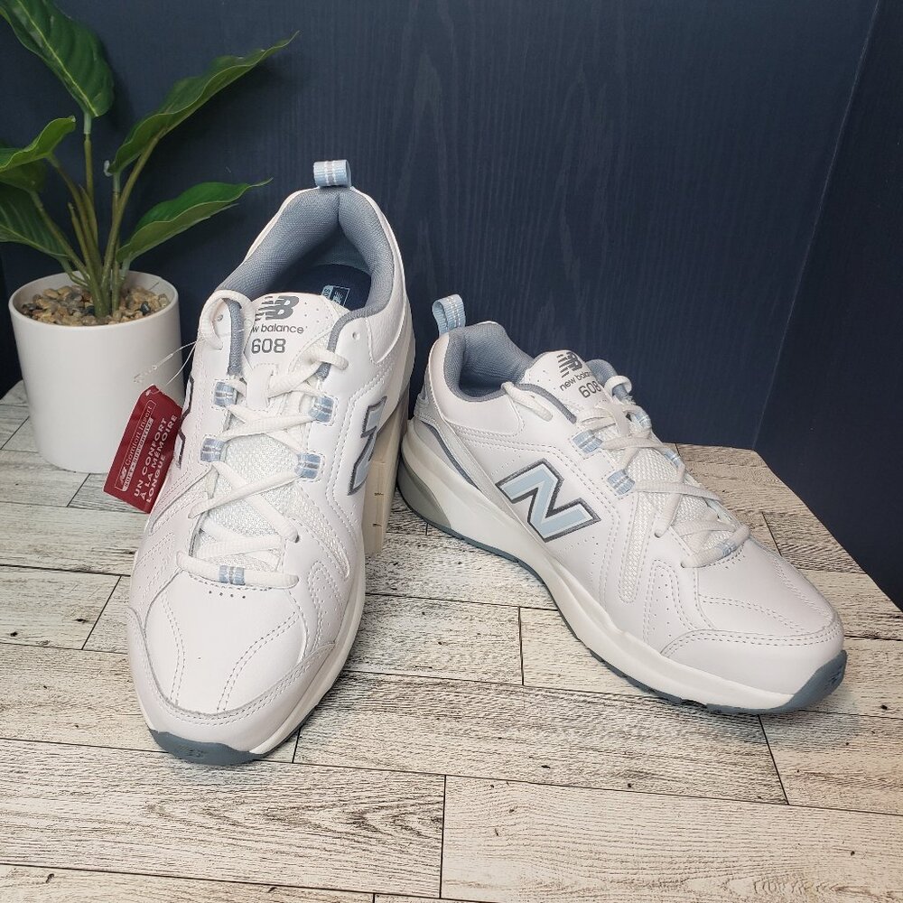 NIB Womens New Balance 608v5 White Light Blue Size 8.5
